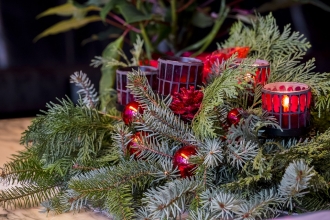 Pine Wreath with pinecone and candles