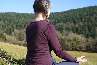 Jo T - Yoga outdoors