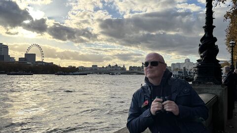 theearlybirder looking out across the Thames with binoculars in hand